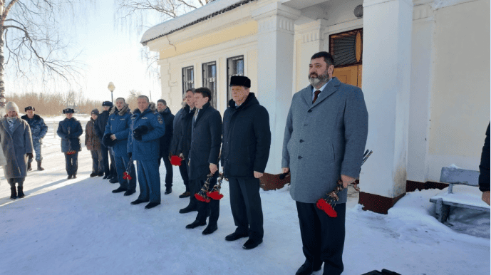 Память о героях живёт в сердцах потомков: в поселке Новая Черепеть прошла церемония передачи почётного знака «Населённый пункт воинской доблести»